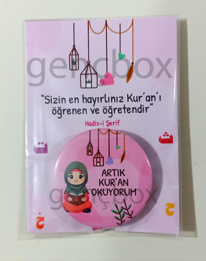 Artık Kur’an Okuyorum Temalı Kız Hediyelik (Kart-Rozet) Paket Pembe